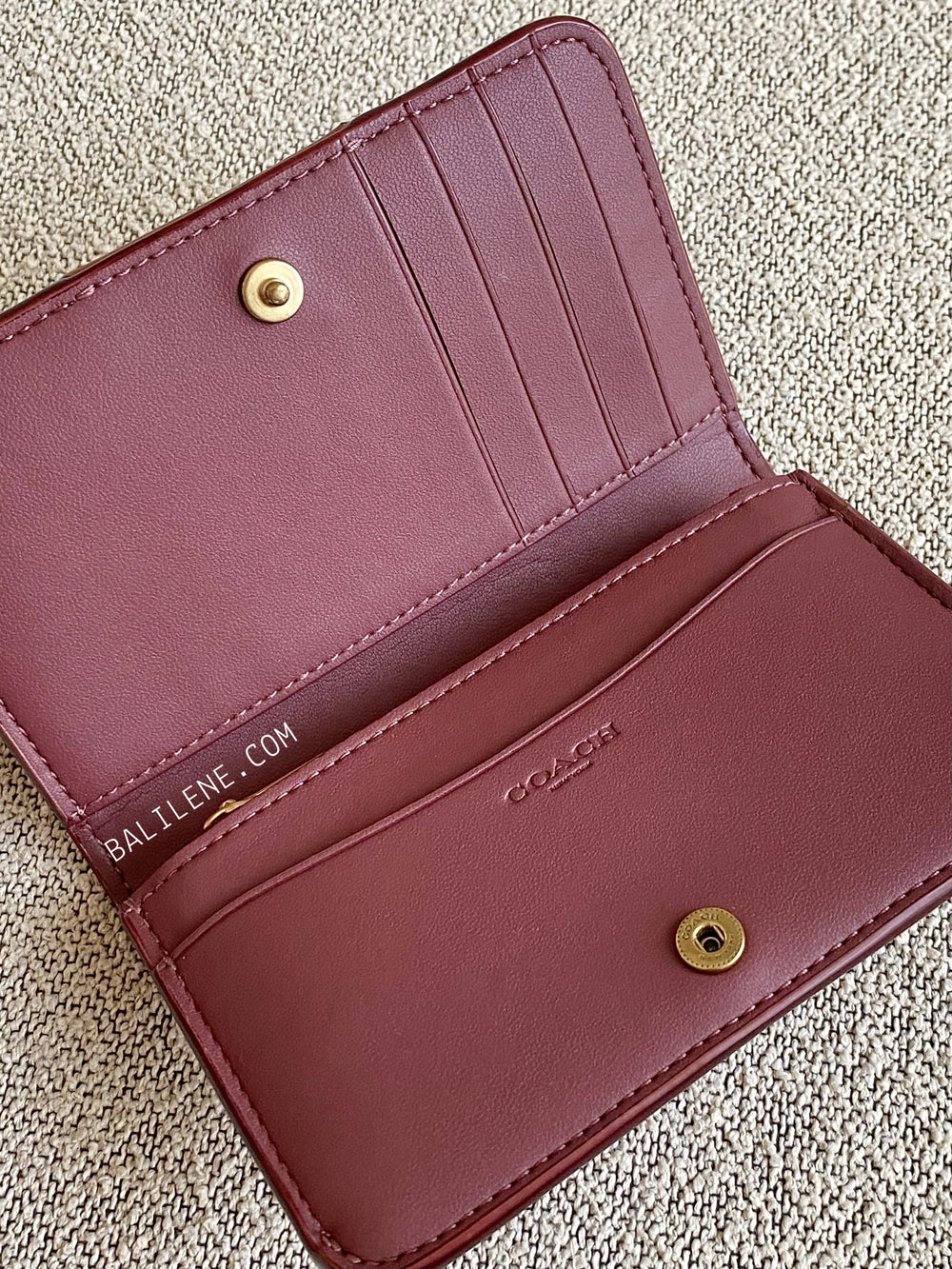 detail-dalam-Coach-Essential-Slim-Card-Case-In-Signature-Canvas-Tan-Caramel-balilene
