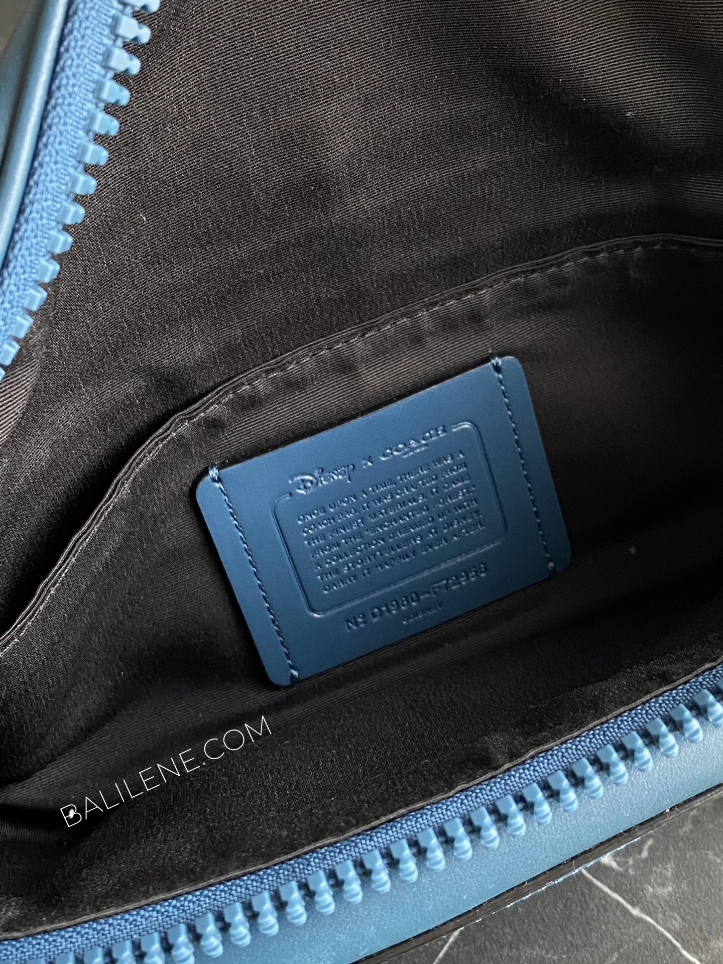 detail-dalam-Coach-F72956-Disney-X-Terrain-Belt-Bag-With-Snow-White-And-The-Seven-Dwarfs-Eyes-Print-Black-Multi-balilene