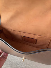 detail-dalam-Coach-Hadley-Shoulder-Bag-Dark-Stone-balilene