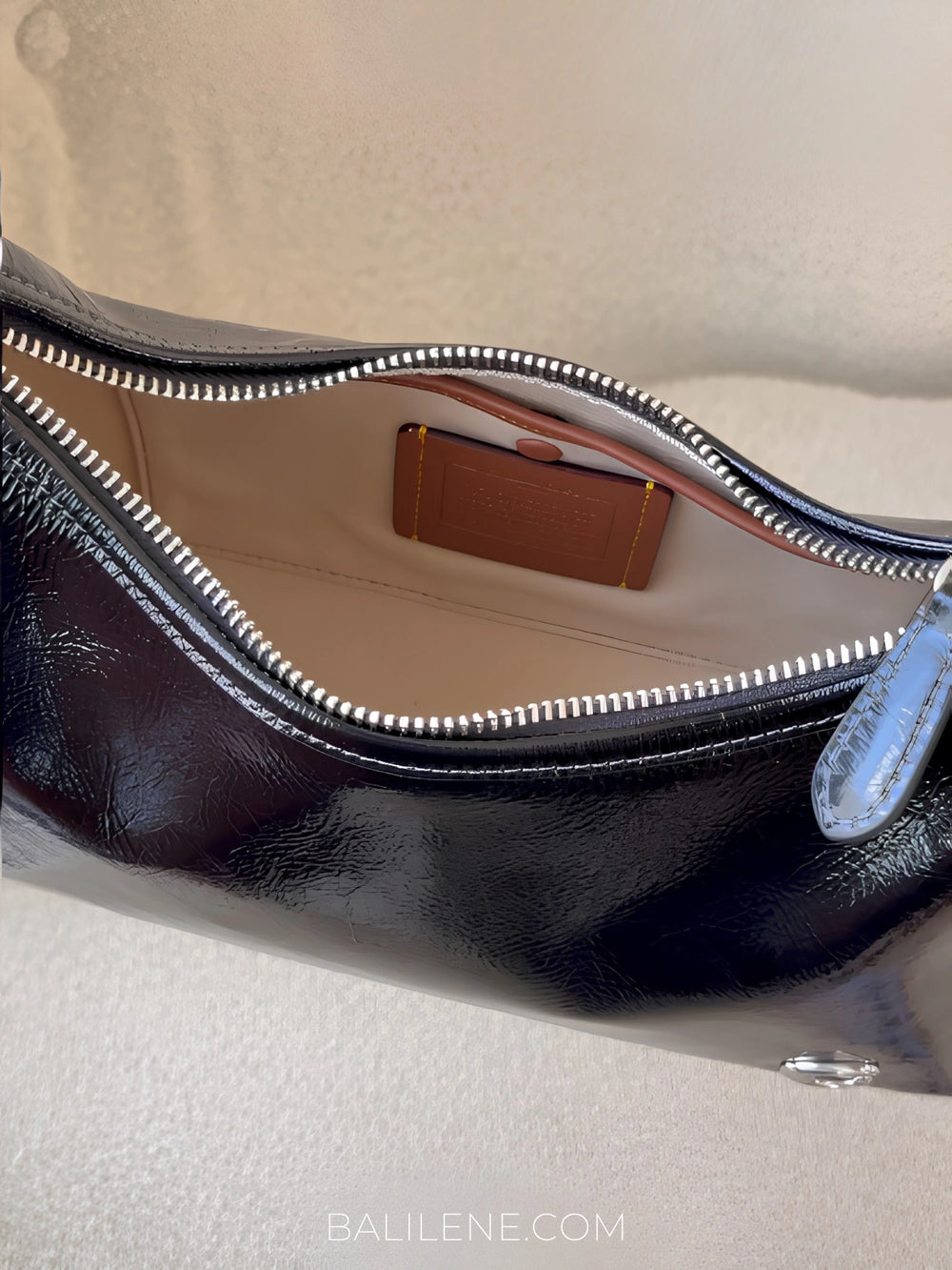 detail-dalam-Coach-Juliet-Shoulder-Bag-25-Silver-Black-balilene
