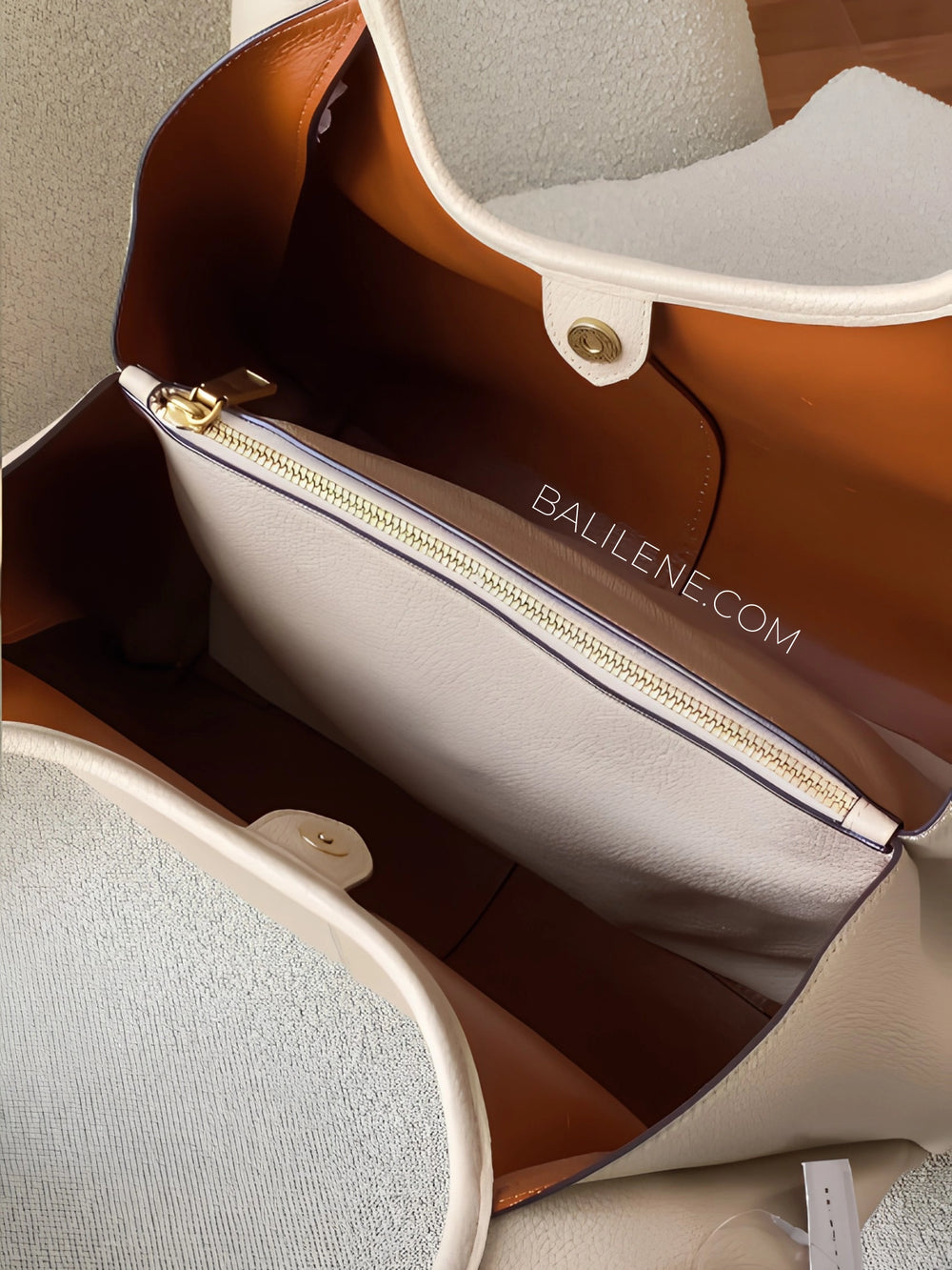 detail-dalam-Coach-Lana-Shoulder-Bag-Pebble-Leather-Ivory-balilene