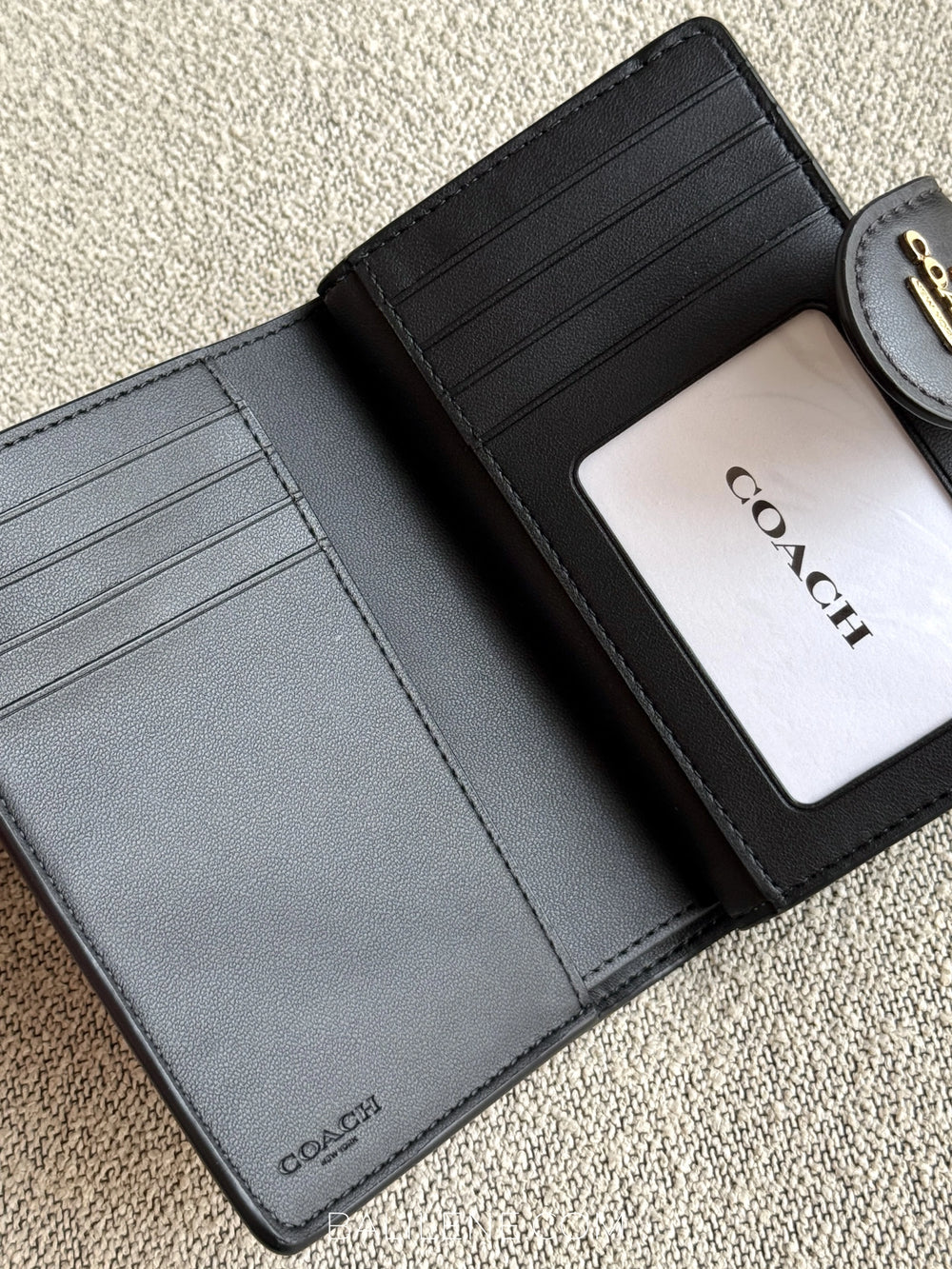 detail-dalam-Coach-Medium-Corner-Zip-Wallet-In-Signature-Canvas-Walnut-Black-balilene