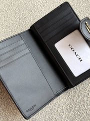 detail-dalam-Coach-Medium-Corner-Zip-Wallet-In-Signature-Canvas-Walnut-Black-balilene