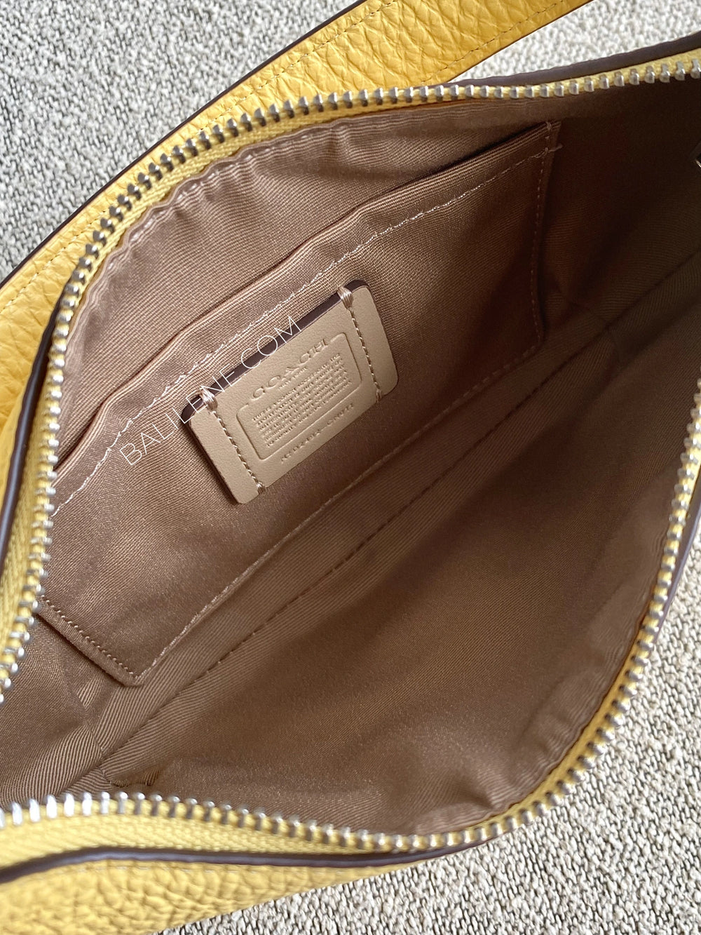 detail-dalam-Coach-Payton-Mini-Pebbled-Leather-Daisy-balilene