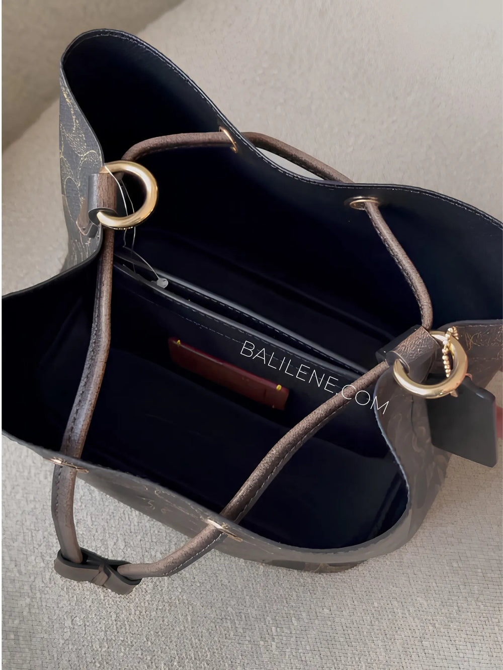 detail-dalam-Coach-Rowan-Bucket-Bag-In-Loved-Signature-Canvas-With-Charms-Brown-balilene