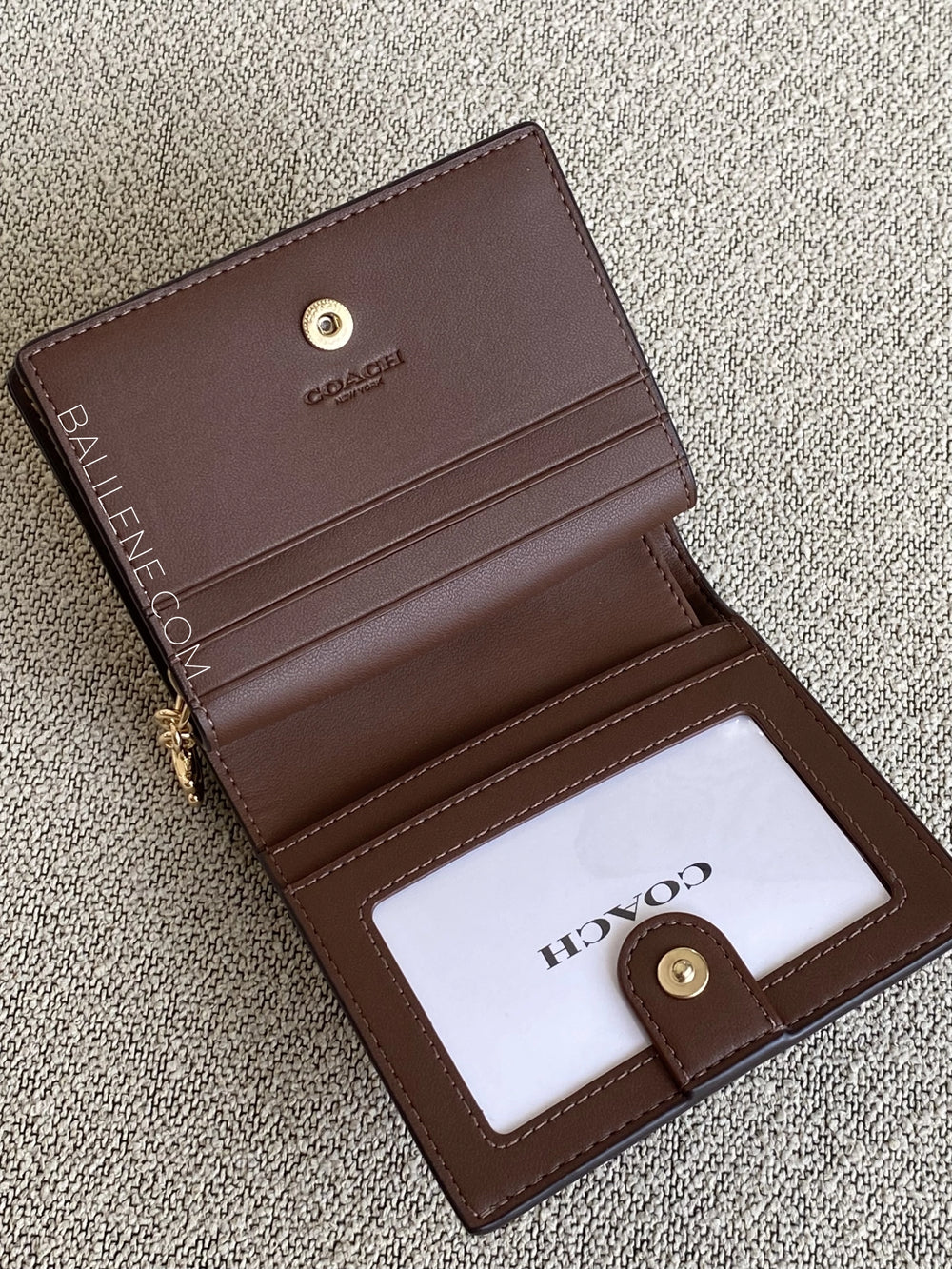 detail-dalam-Coach-Snap-Wallet-In-Signature-Canvas-TAan-Brown-balilene