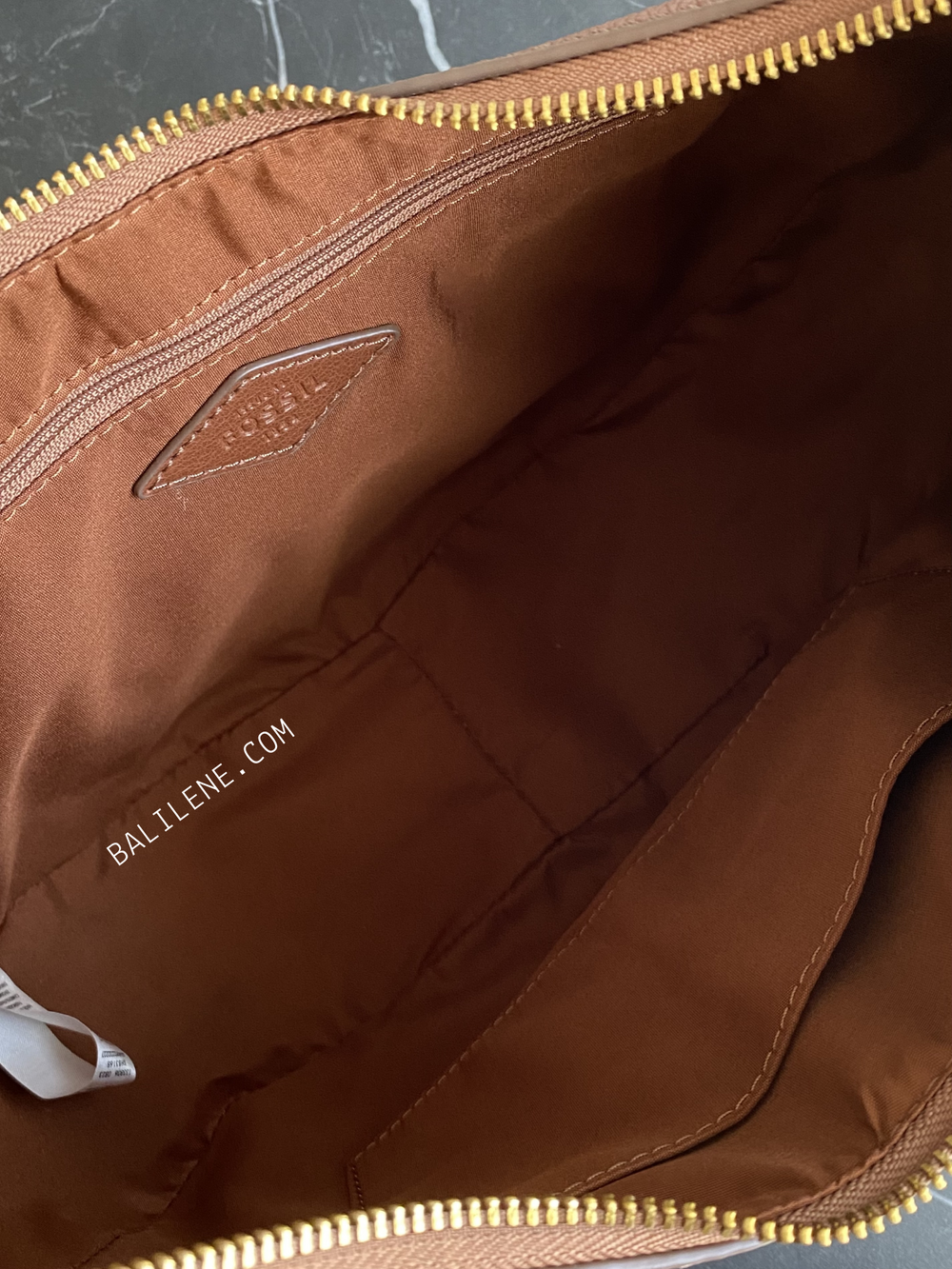 detail-dalam-Fossil-Shae-Large-Hobo-Brown-balilene