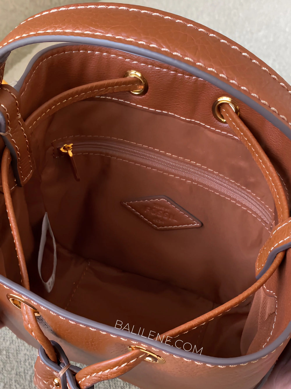 detail-dalam-Fossil-Tessa-Small-Bucket-Crossbody-Brown-balilene