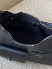 detail-dalam-Kate-Spade-Cargo-Leather-Shoulder-Bag-Black-balilene