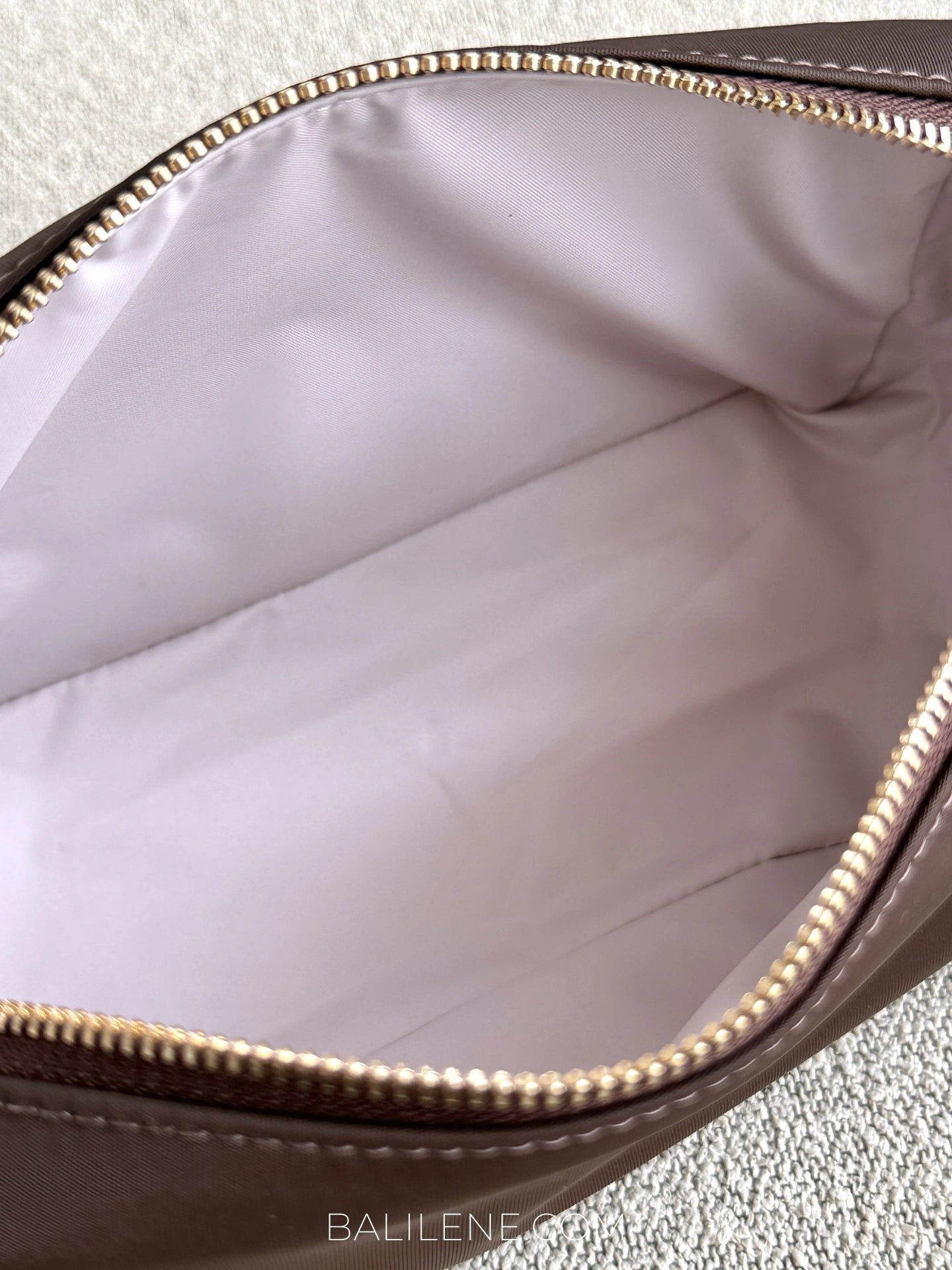 detail-dalam-Kate-Spade-Carter-Nylon-Cosmetic-Pouch-Hot-Fudge-balilene