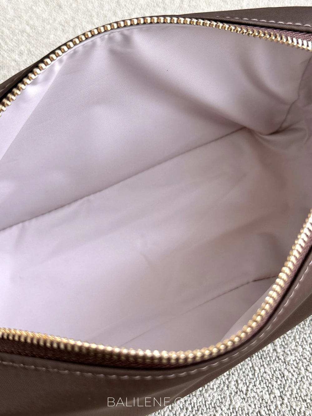 detail-dalam-Kate-Spade-Carter-Nylon-Cosmetic-Pouch-Hot-Fudge-balilene