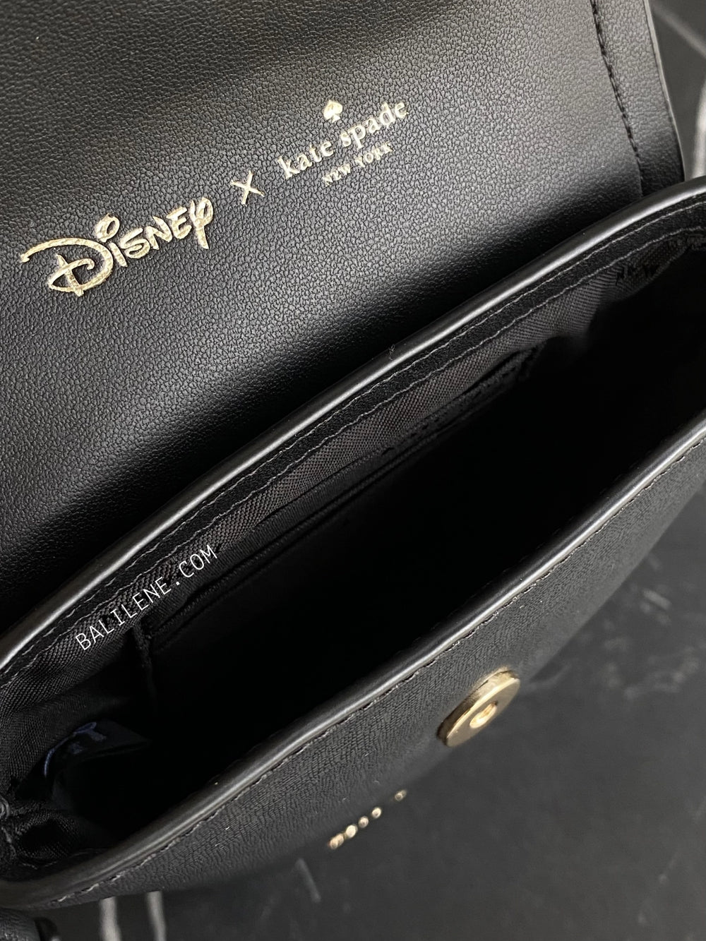 detail-dalam-Kate-Spade-Disney-X-Kate-Spade-New-York-3D-North-South-Crossbody-Bag-Black-Multi-balilene