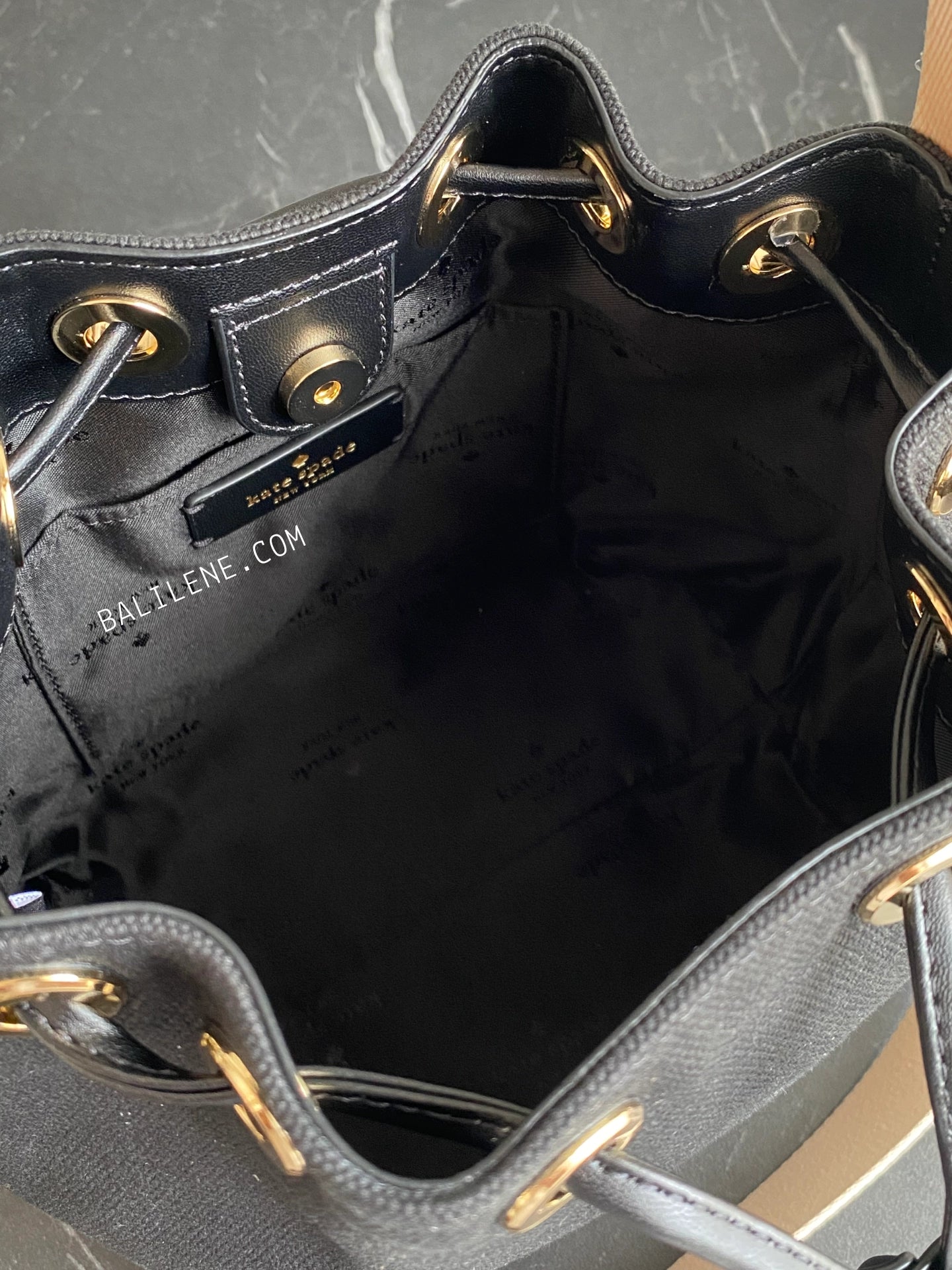 detail-dalam-Kate-Spade-Kip-Canvas-Bucket-Bag-Black-balilene