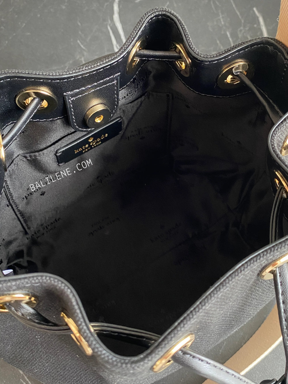 detail-dalam-Kate-Spade-Kip-Canvas-Bucket-Bag-Black-balilene