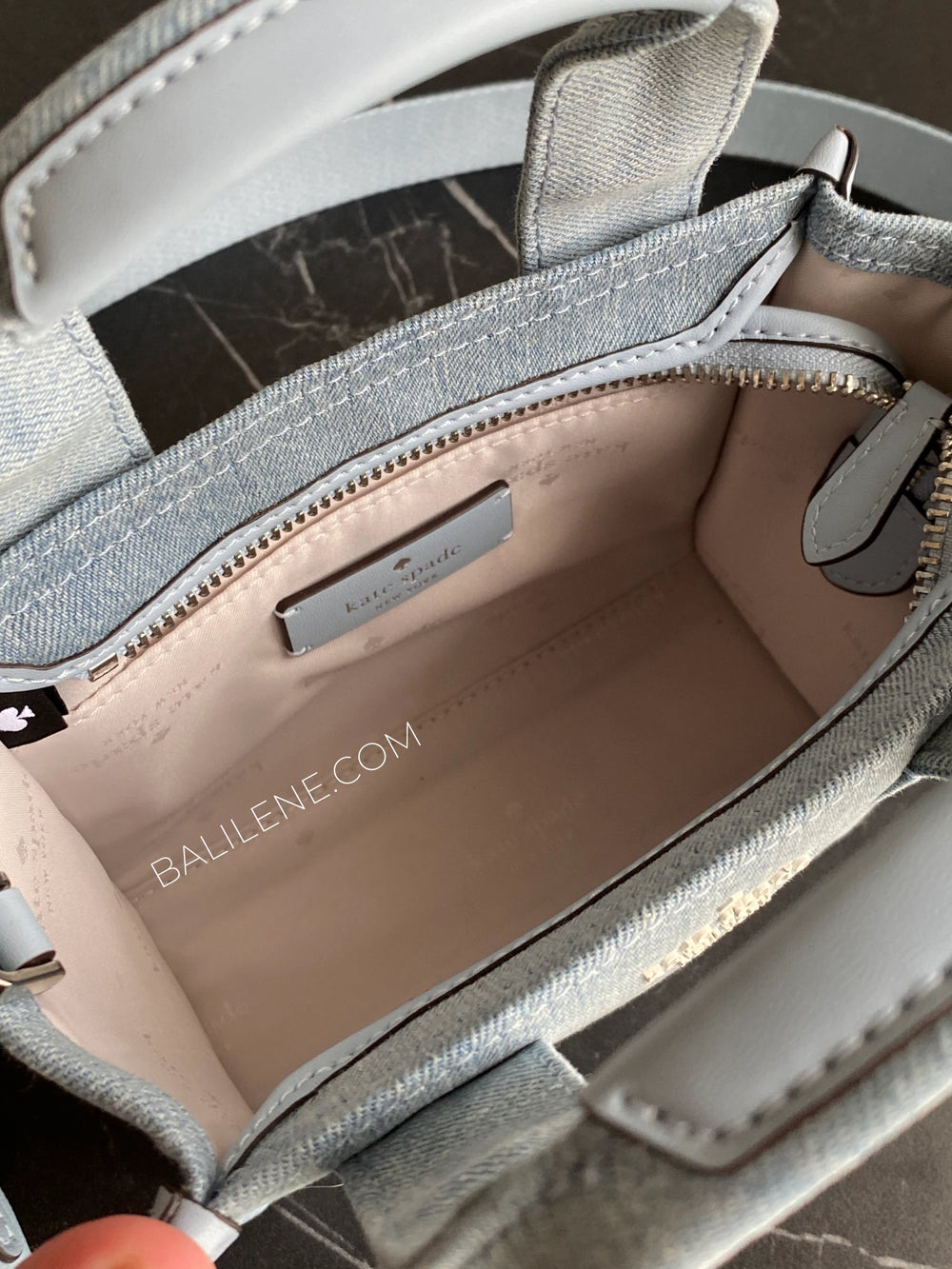 detail-dalam-Kate-Spade-Kip-Denim-Mini-Tote-Blue-Multicolor-balilene