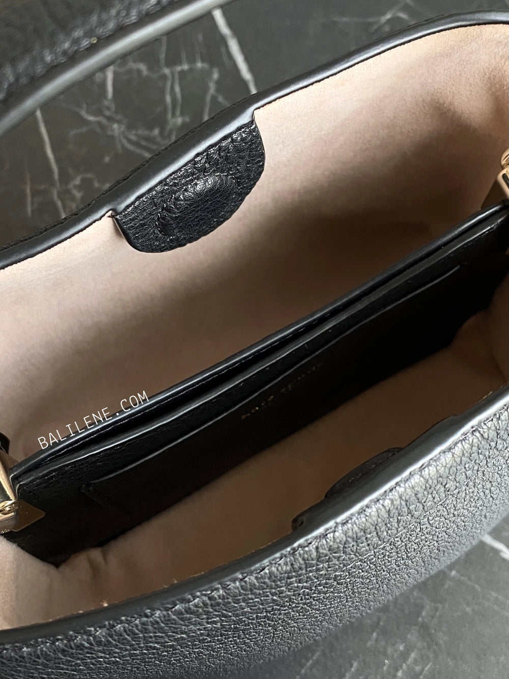 detail-dalam-Kate-Spade-Knott-Mini-Crossbody-Pebbled-Leather-Black-balilene