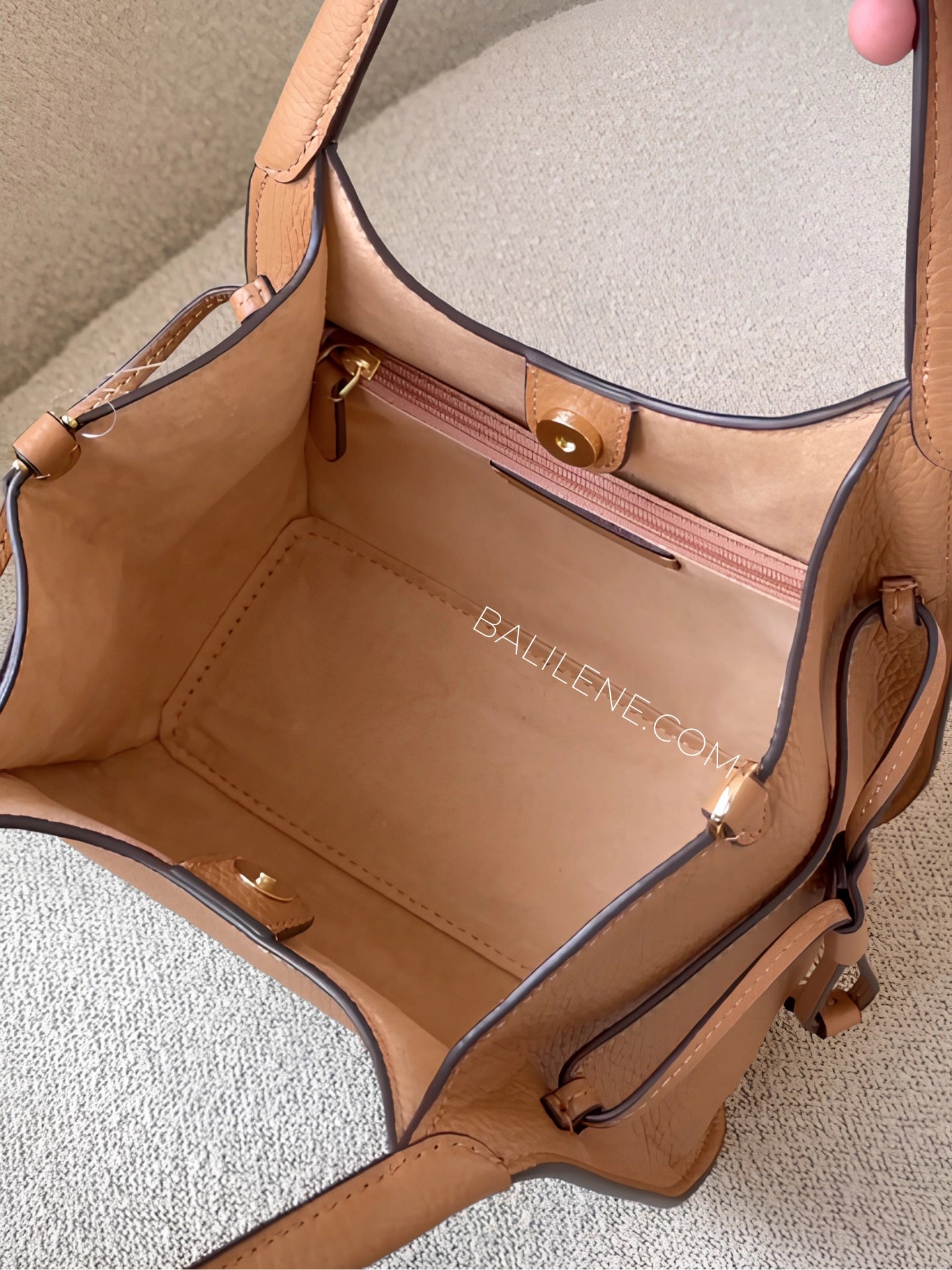 detail-dalam-Kate-Spade-Stash-Mini-Carryall-Bag-Bungalow-balilene