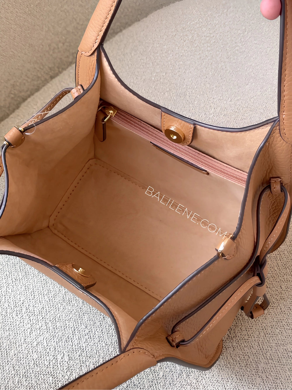 detail-dalam-Kate-Spade-Stash-Mini-Carryall-Bag-Bungalow-balilene