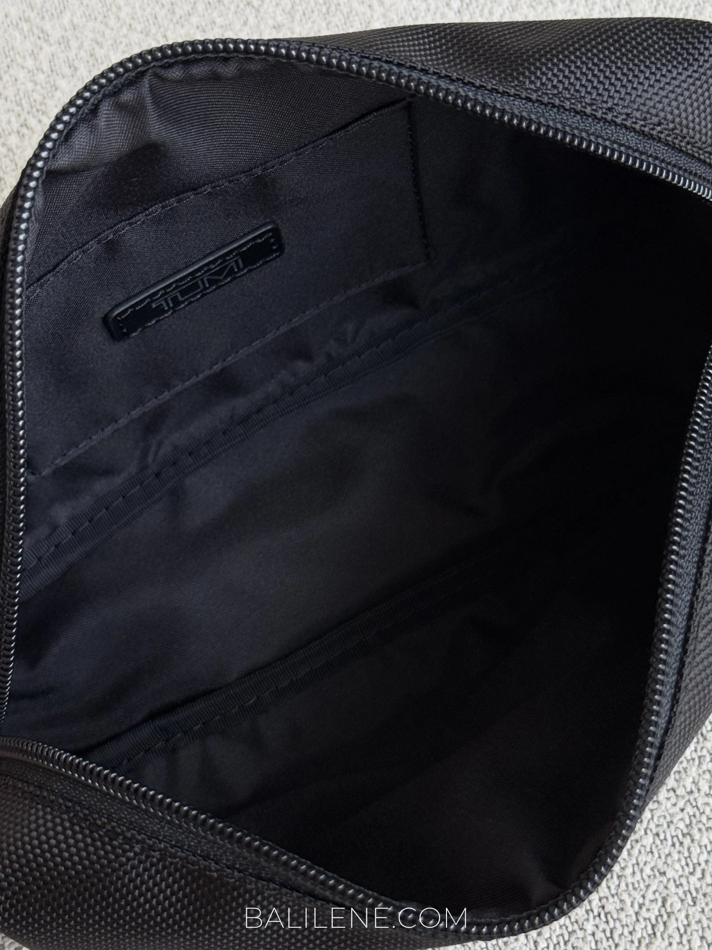 detail-dalam-TM-Medium-Kit-Silver-Hardware-Pouch-Black-balilene