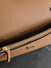 detail-dalam-Tory-Burch-Britten-Chain-Wallet-W-Wristlet-Moose-balilene