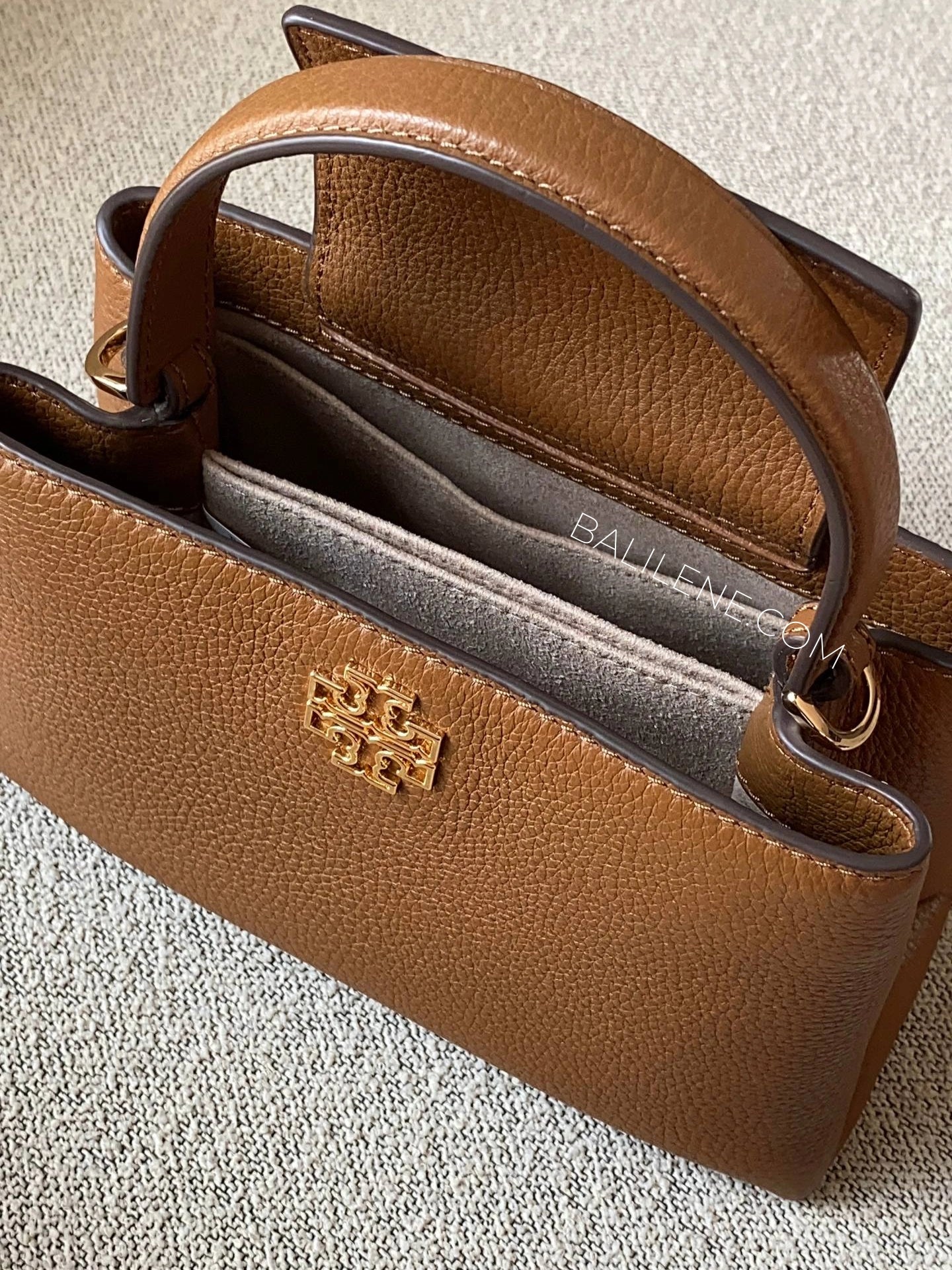 detail-dalam-Tory-Burch-Britten-Mini-Satchel-Bag-Moose-balilene