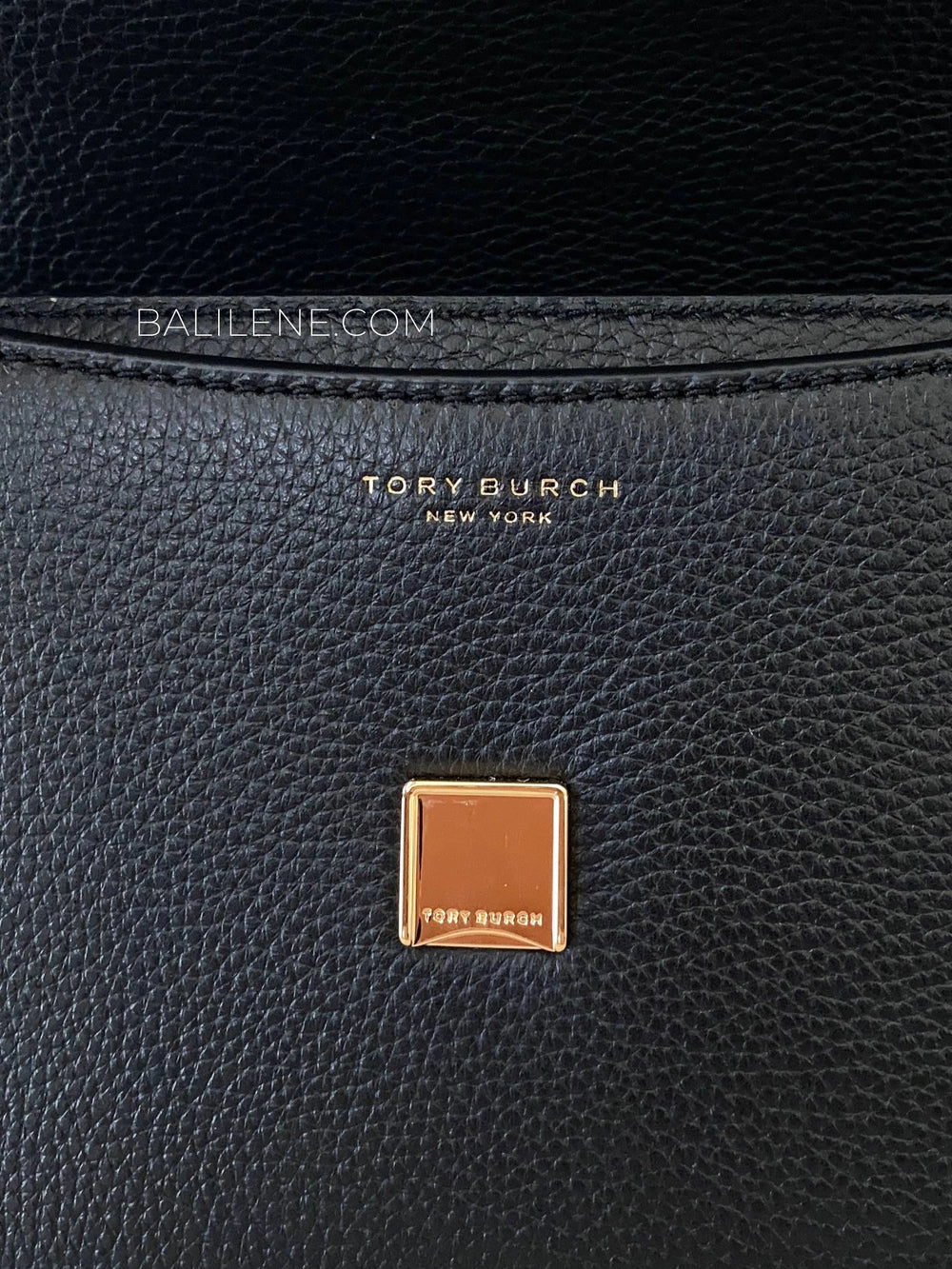 detail-dalam-Tory-Burch-Britten-Small-Adjustable-Shoulder-Bag-Black-balilene