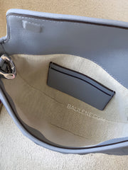detail-dalam-Tory-Burch-Fleming-Soft-Mini-Crescent-Bag-Slate-balilene