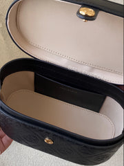 detail-dalam-Tory-Burch-T-Monogram-Leather-Vanity-Case-Bag-Black-balilene