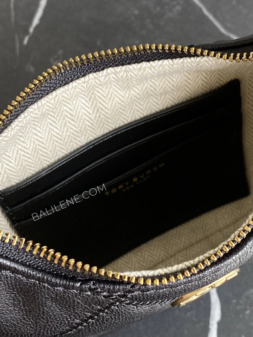 detail-dalam-Tory-Burch-Willa-Mini-Crescent-Bag-Black-balilene