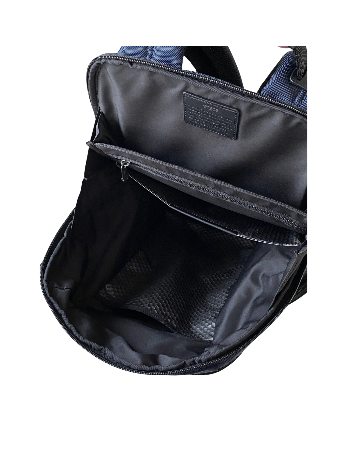 detail-dalam-Tumi-Parrish-Backpack-Navy