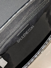 detail-dalam-tas-Aigner-Ava-Small-Shoulder-Bag-Logo-Black