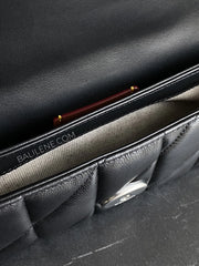 detail-dalamCoach-Tabby-Chain-Crossbody-Bag-19-With-Quilting-Black-balilene