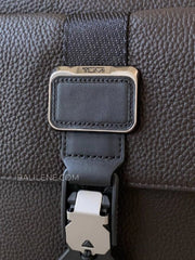 detail-depan-Alpha-Bravo-Junior-Crossbody-Bag-Dark-Brown-Tumi-balilene