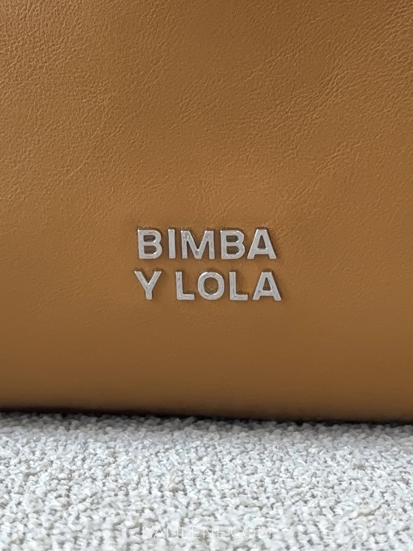 detail-depan-BYL-Medium-Toffee-Leather-Paper-Bag-balilene