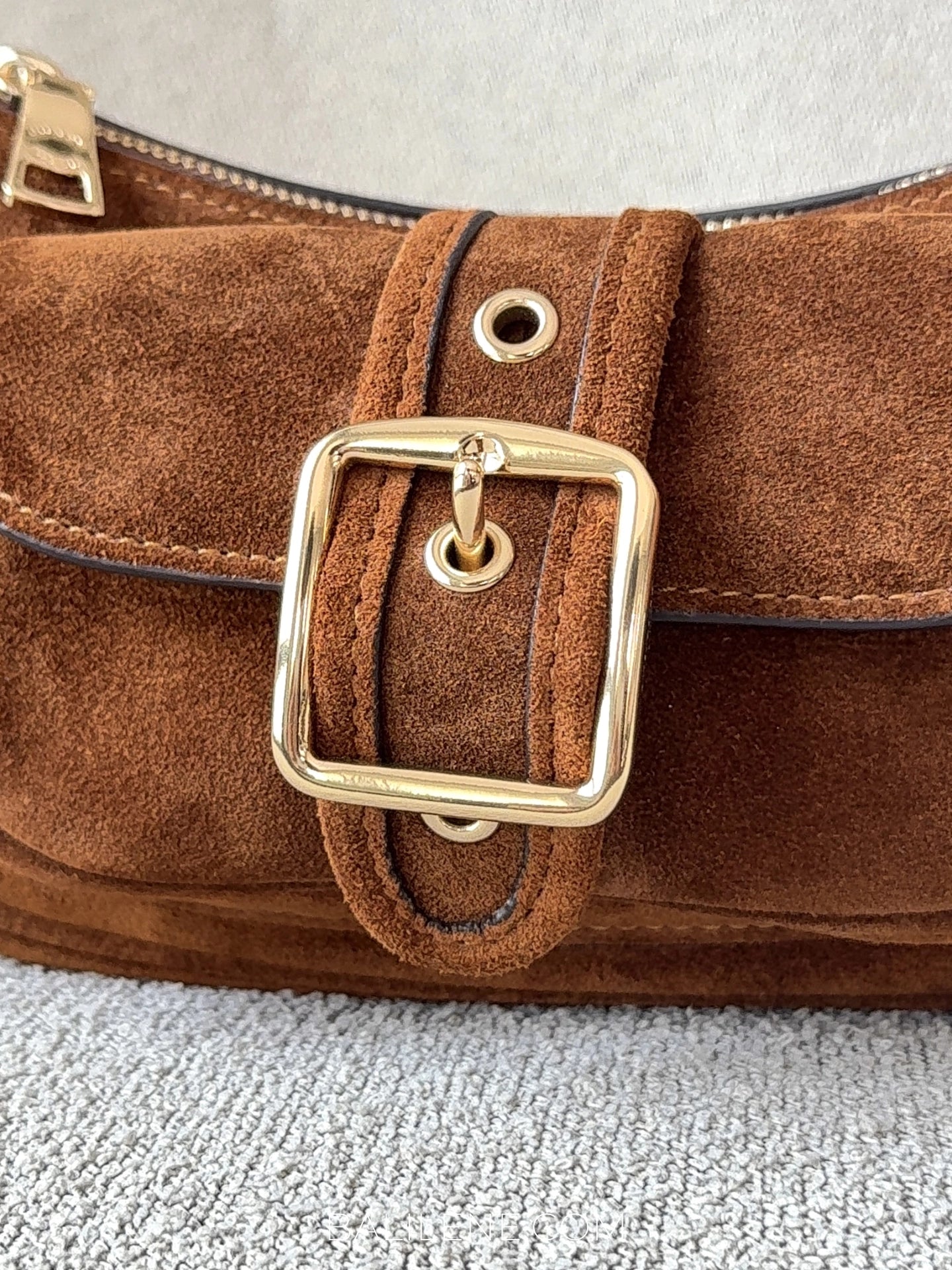 detail-depan-Coach-Ashton-Mini-Shoulder-Bag-Warm-Brown-balilene