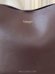 detail-depan-Coach-Bleecker-Bucket-Bag-Maple-balilene