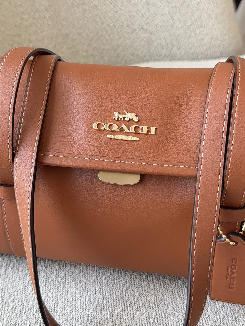 detail-depan-Coach-Bridget-Flap-Shoulder-Bag-Tan-balilene