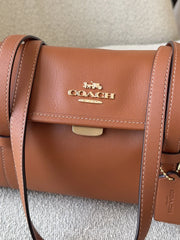 detail-depan-Coach-Bridget-Flap-Shoulder-Bag-Tan-balilene
