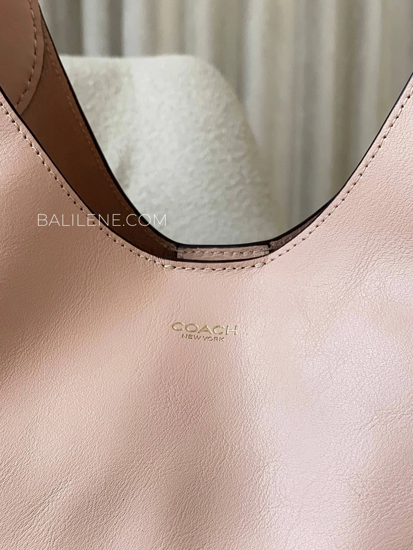 detail-depan-Coach-Brooklyn-Shoulder-Bag-28-Cream-balilene
