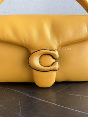 detail-depan-Coach-C3880-Pillow-Tabby-Shoulder-Bag-18-Buttercup-balilene