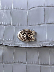 detail-depan-Coach-Cassie-19-Croc-Embossed-Crossbody-Bag-Grey-Blue-balilene
