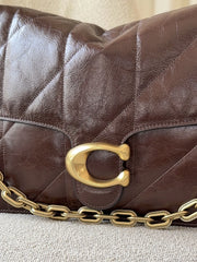 detail-depan-Coach-Chain-Tabby-Shoulder-Bag-35-With-Quilting-Maple-balilene
