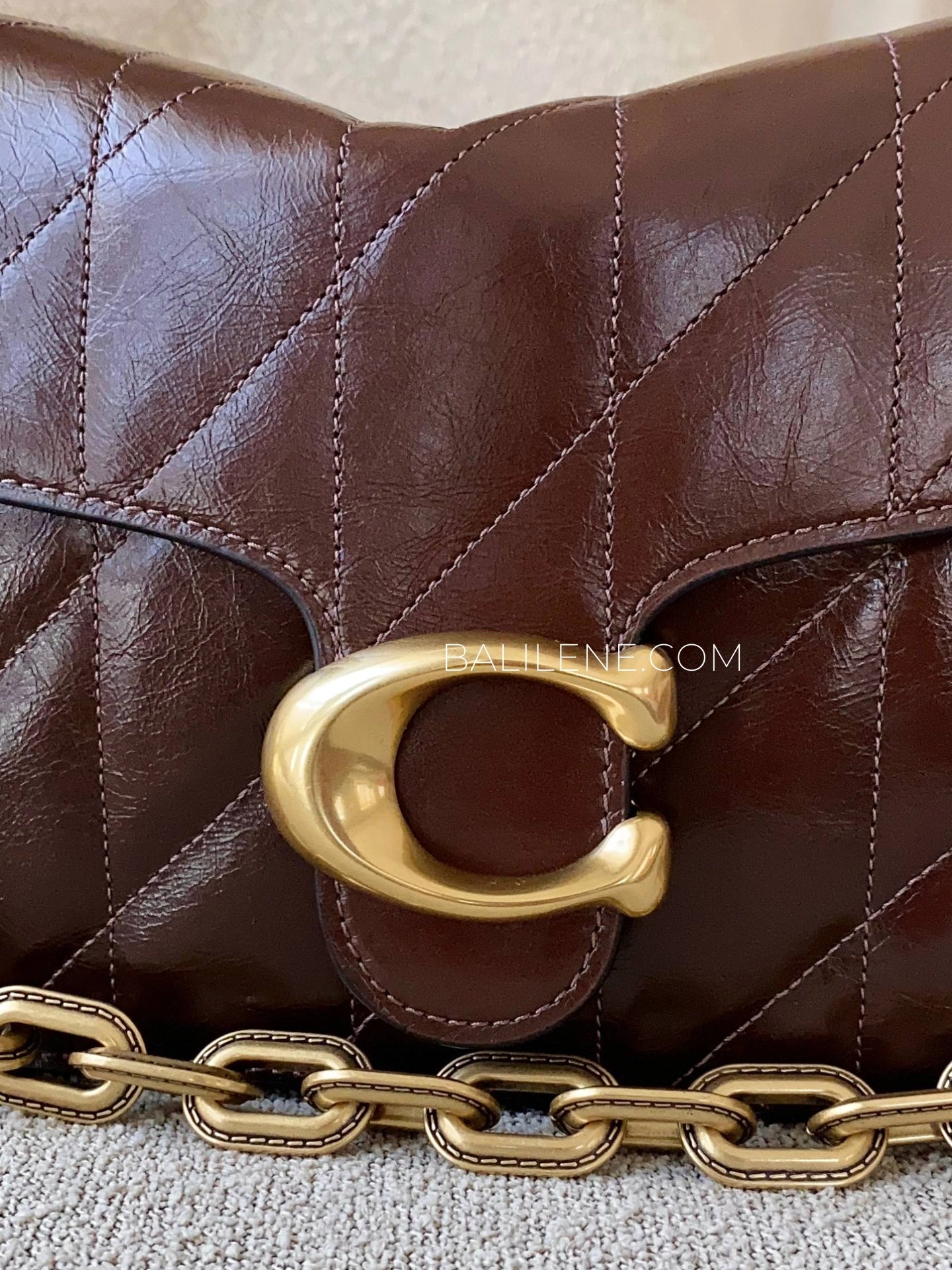 detail-depan-Coach-Chain-Tabby-Shoulder-Bag-With-Quilting-Maple-balilene