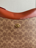detail-depan-Coach-Chaise-Crossbody-In-Signature-Canvas-Tan-Rust-balilene