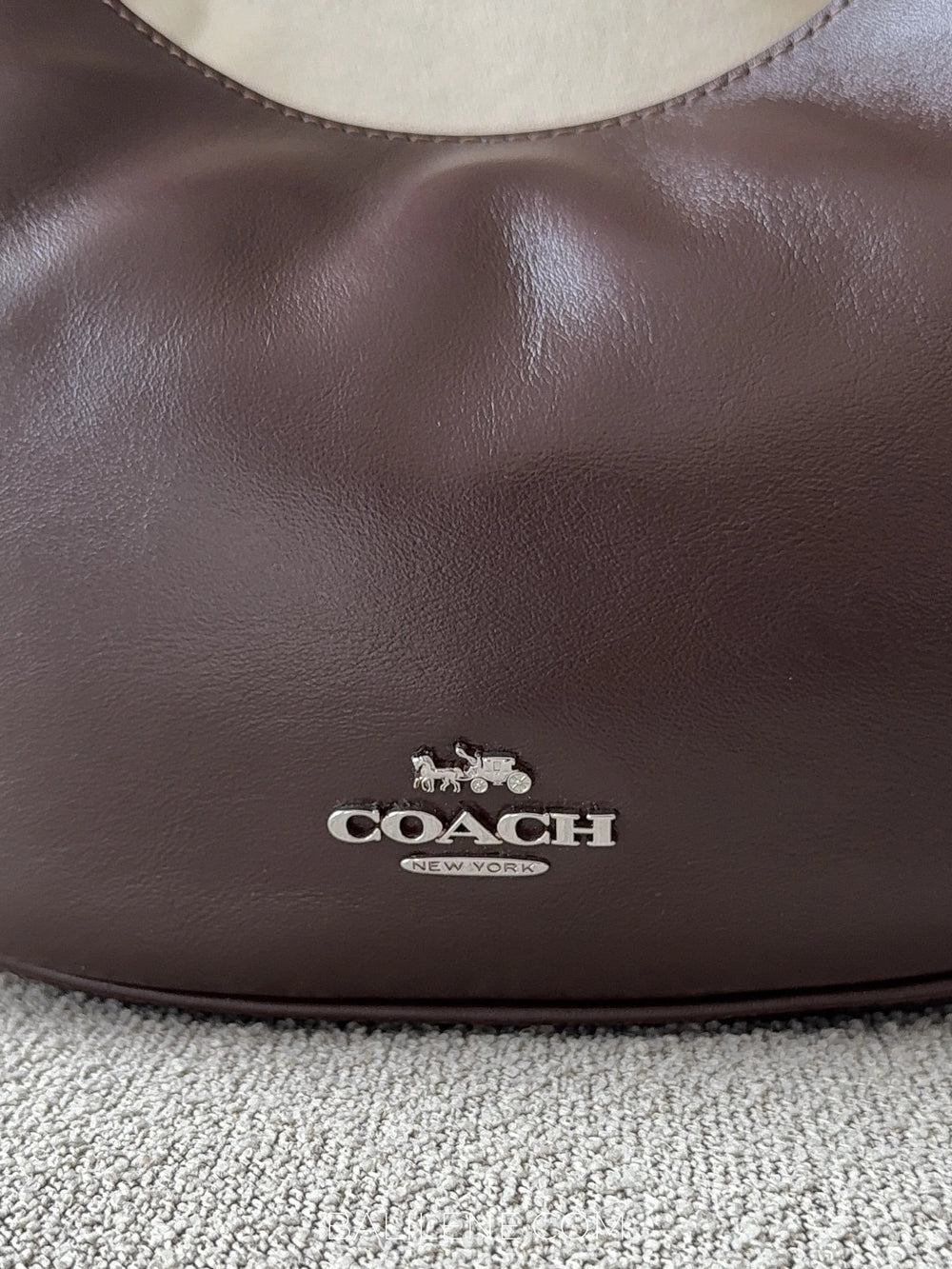 detail-depan-Coach-Emily-Shoulder-Bag-Maple-balilene