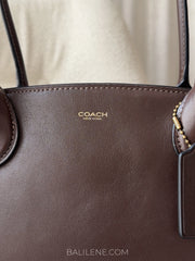 detail-depan-Coach-Empire-Carryall-Bag-34-Maple-balilene