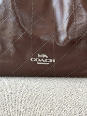detail-depan-Coach-Evelyn-Shoulder-Bag-With-Quilting-Maple-balilene