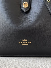 detail-depan-Coach-Hadley-Convertible-Crossbody-Bag-Black-balilene