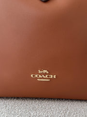 detail-depan-Coach-Hadley-Convertible-Crossbody-Bag-Tan-balilene