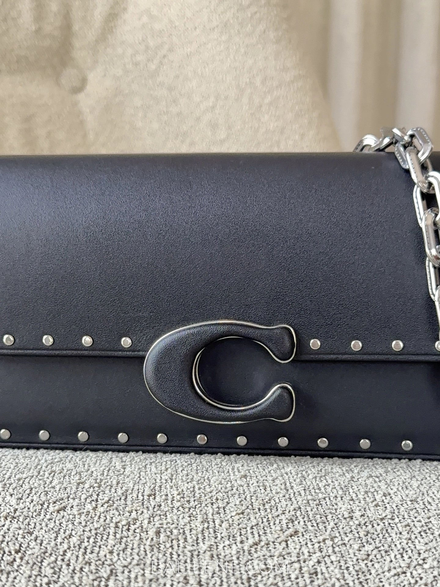 detail-depan-Coach-Idol-Bag-23-With-Rivets-Black-balilene